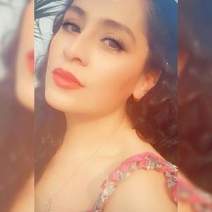 Meet your Posher, Claudia